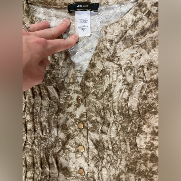 Vera Rose Sleeveless Blouse - Picture 2 of 5